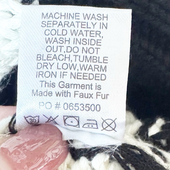 Show Me Your MuMu Sun Valley Black and White Sweater - Picture 9 of 13